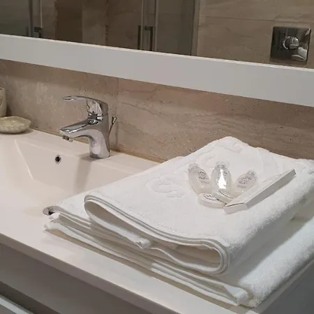 Lakefront Boutique Apartments Sophia Residence Pool Resort *