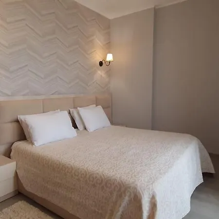 Lakefront Boutique Apartments Sophia Residence Pool Resort *
